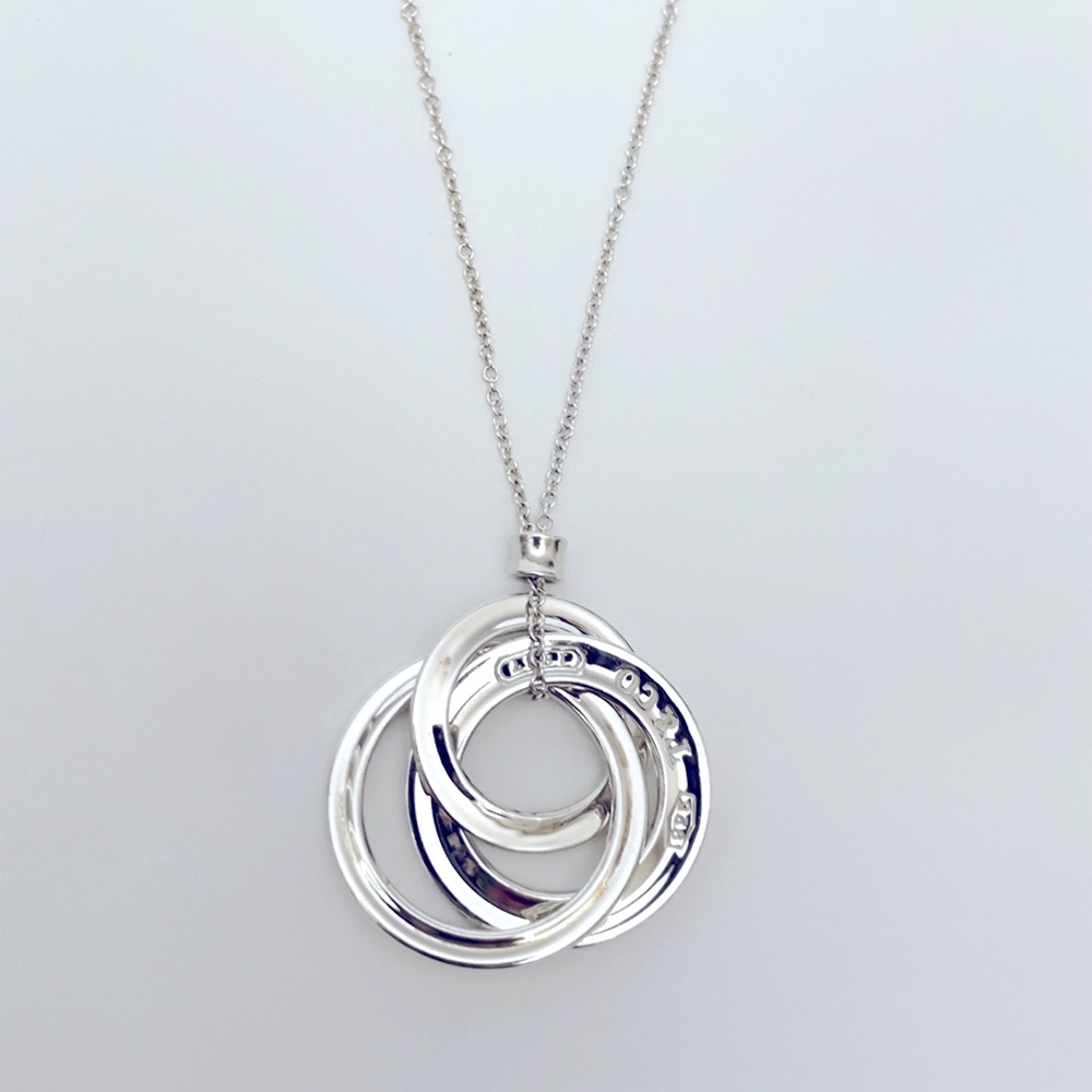 Tiffany & Co 1837 Sterling Silver Medium Interlocking Rings Pendant 16” Chain